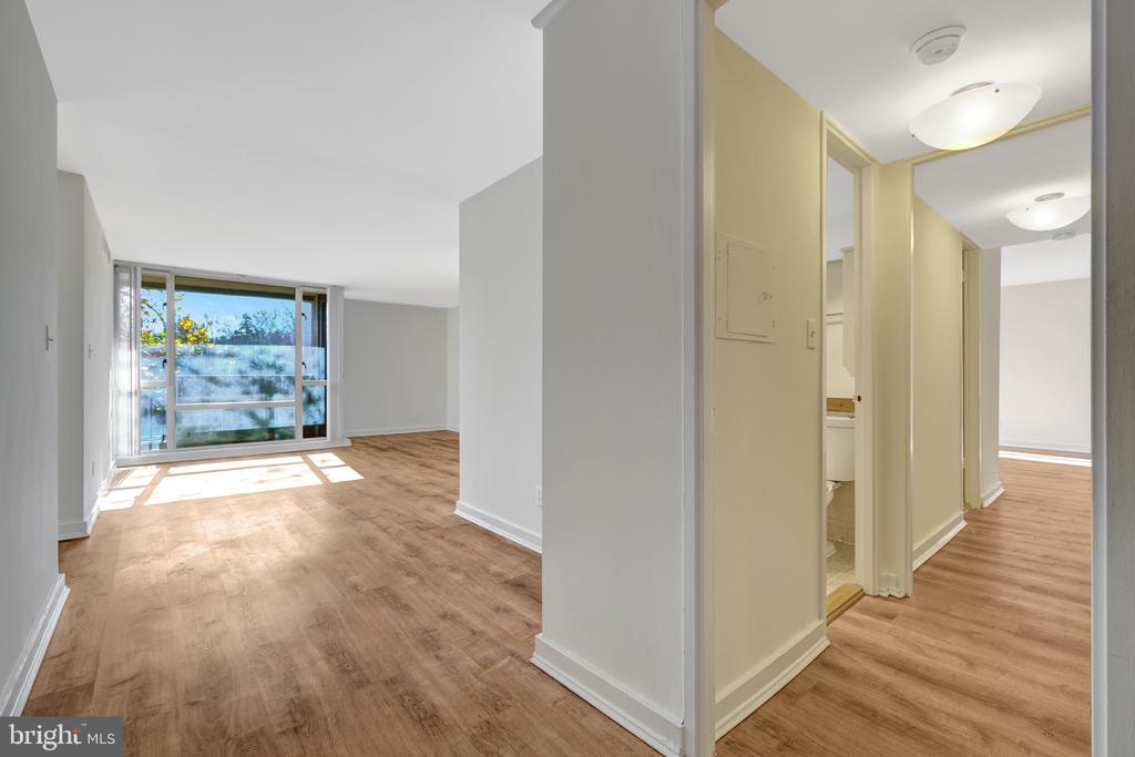 11400 WASHINGTON PLAZA W 103