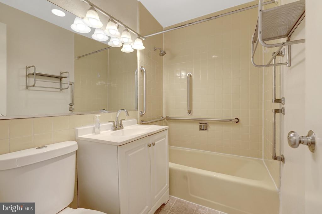 11400 WASHINGTON PLAZA W 103