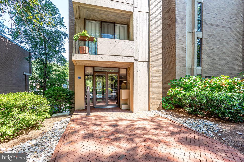 11400 WASHINGTON PLAZA W 103