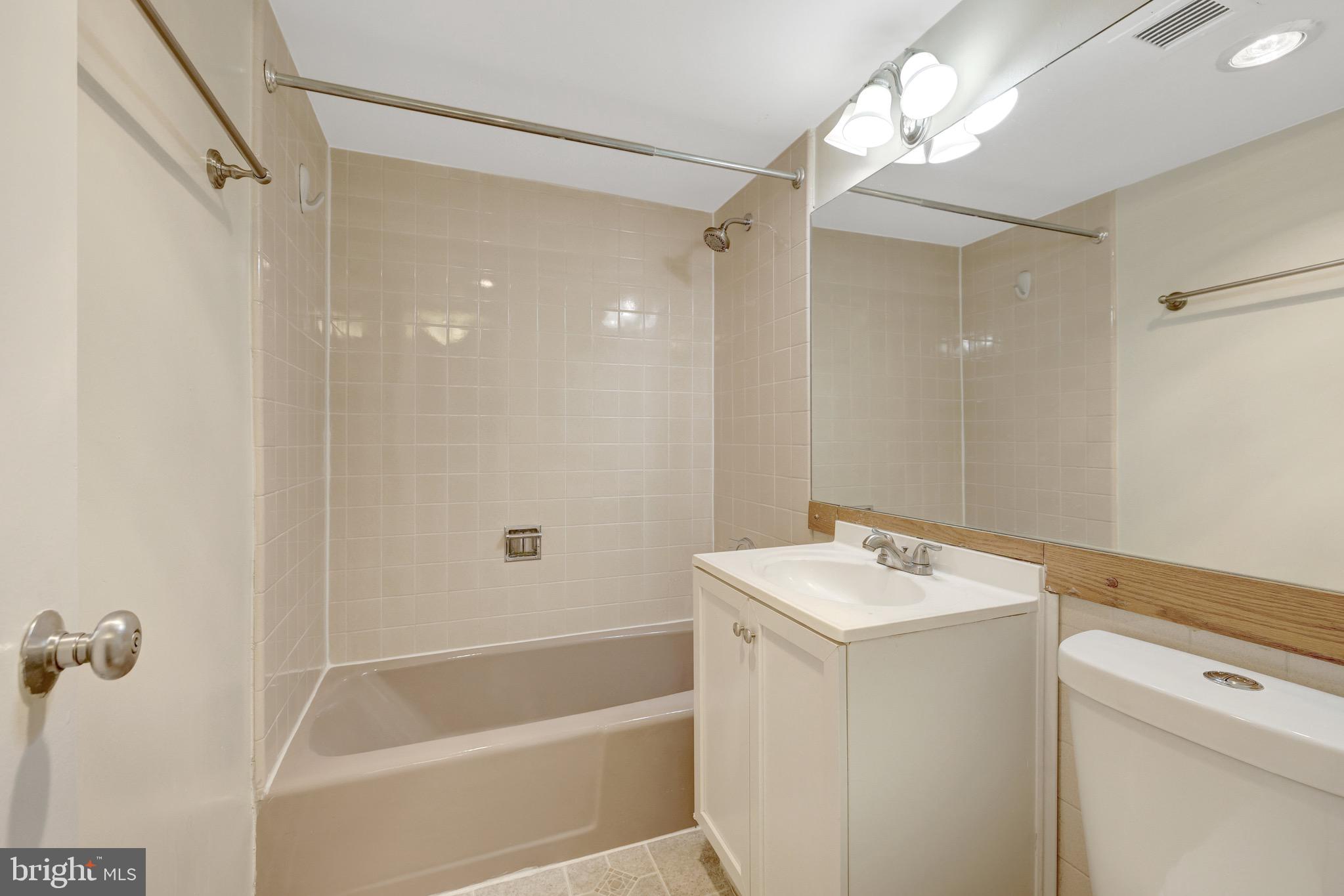 11400 WASHINGTON PLAZA W 103