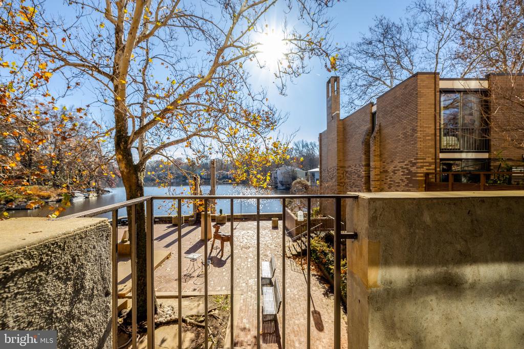 11400 WASHINGTON PLAZA W 103