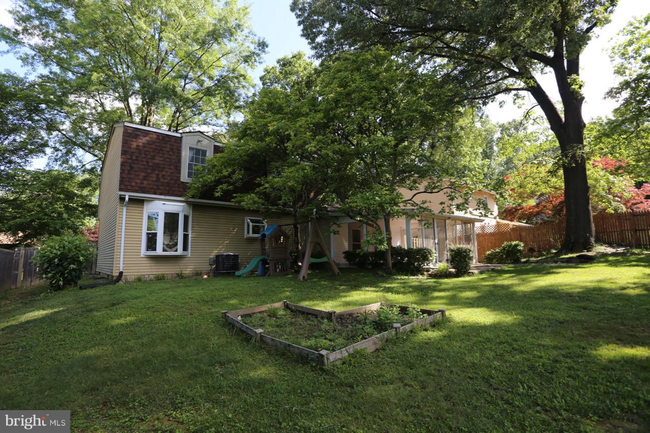 8523 ELECTRIC AVENUE