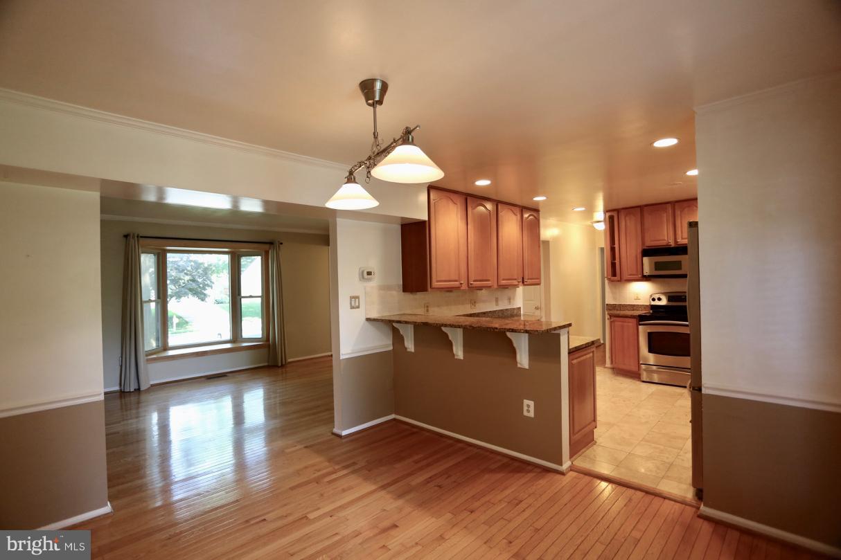 8523 ELECTRIC AVENUE