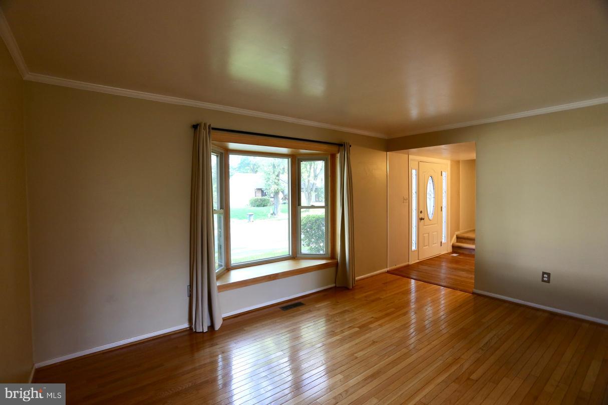 8523 ELECTRIC AVENUE