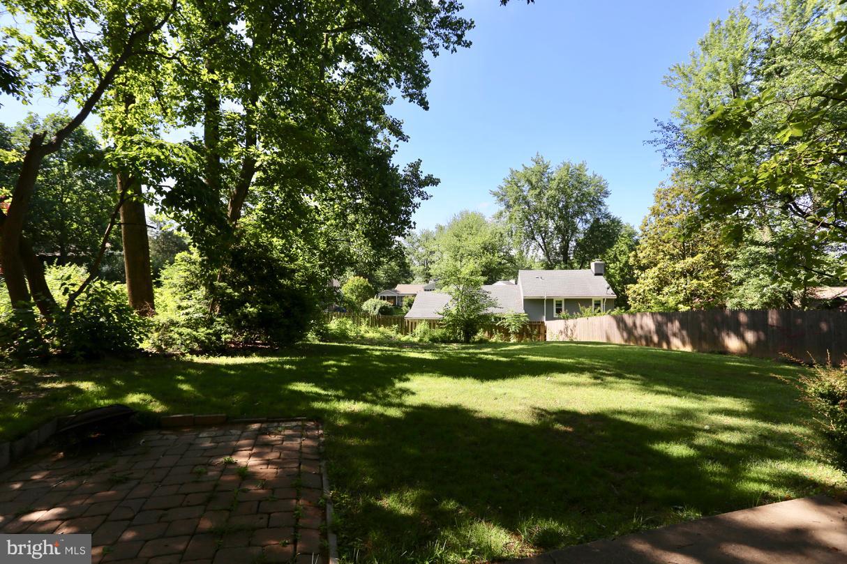 8523 ELECTRIC AVENUE