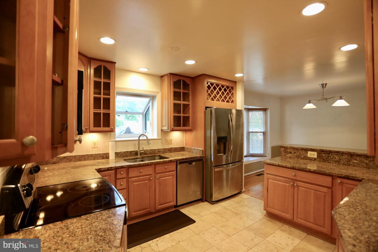 8523 ELECTRIC AVENUE