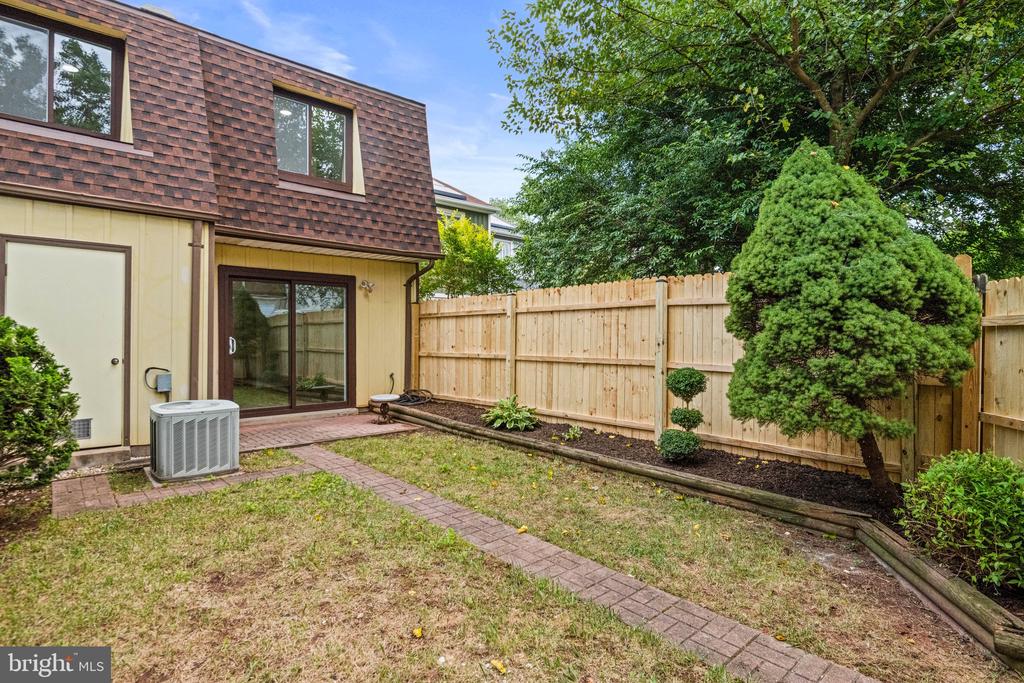 1005 SABER LANE