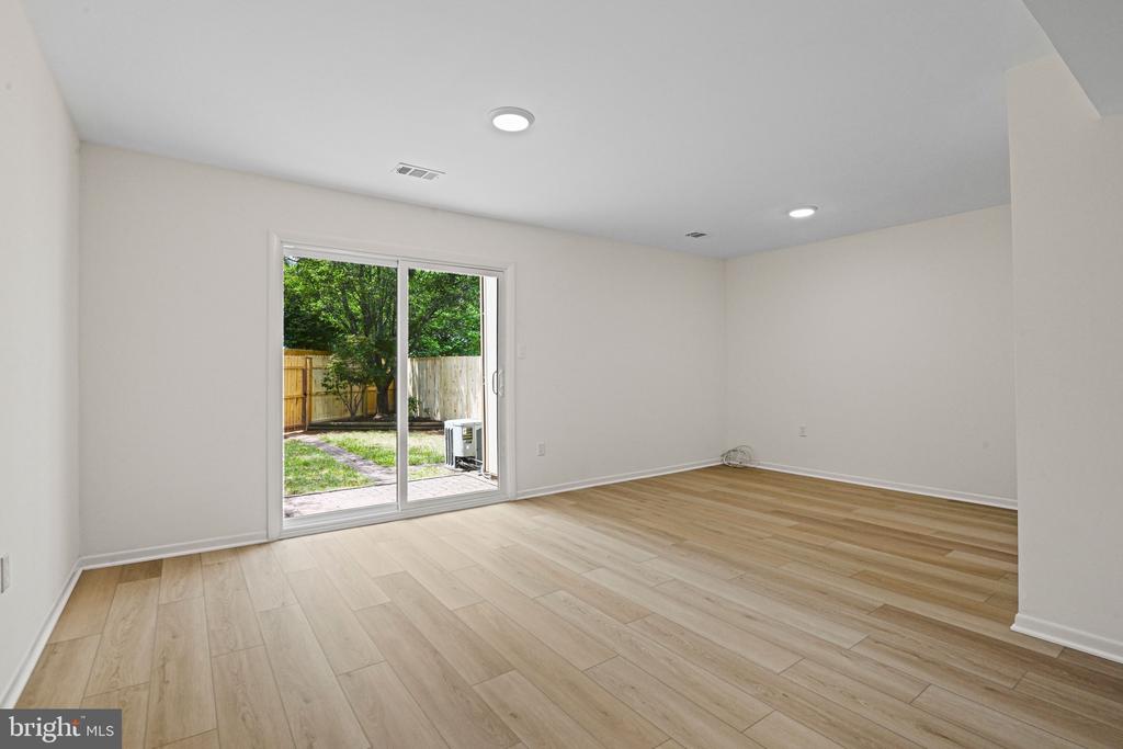 1005 SABER LANE