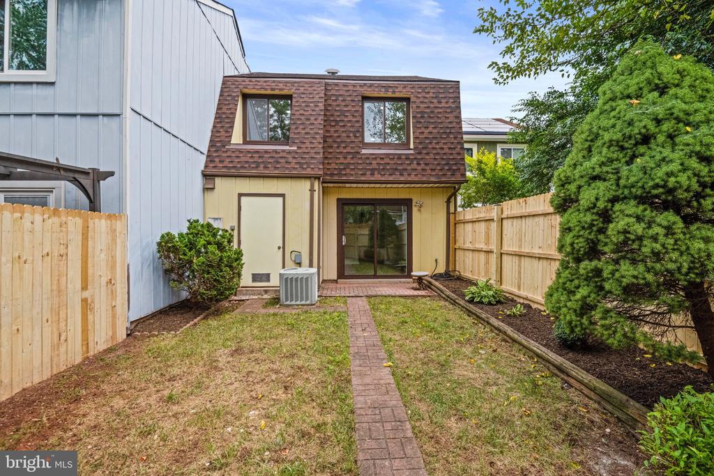1005 SABER LANE