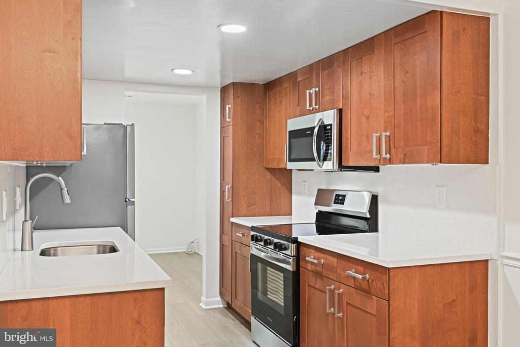 1005 SABER LANE