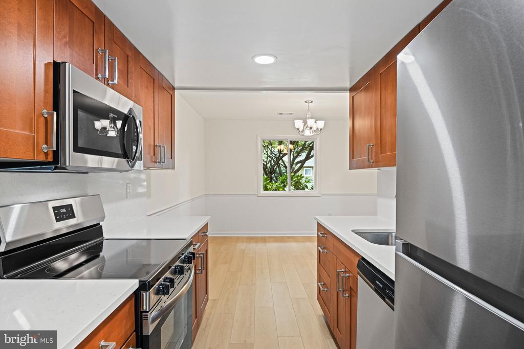 1005 SABER LANE