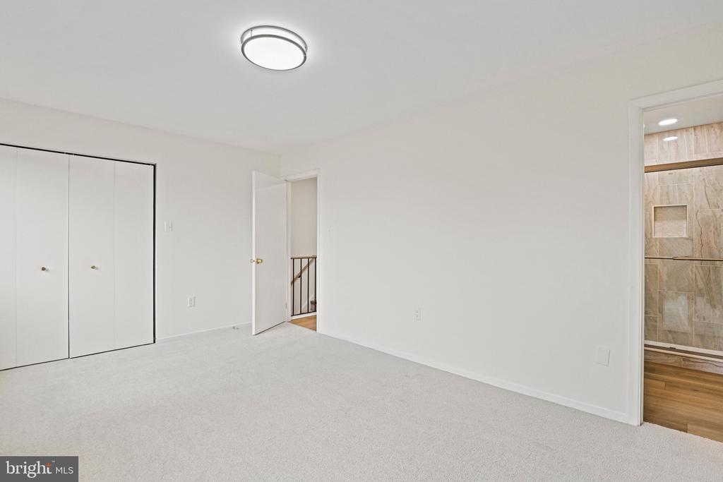 1005 SABER LANE