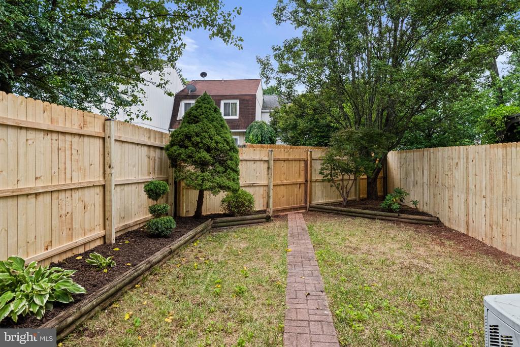 1005 SABER LANE