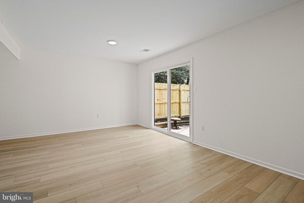 1005 SABER LANE