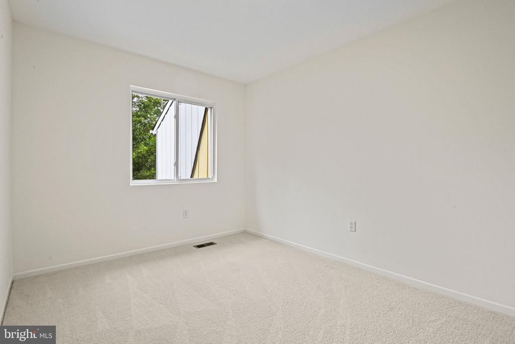 1005 SABER LANE