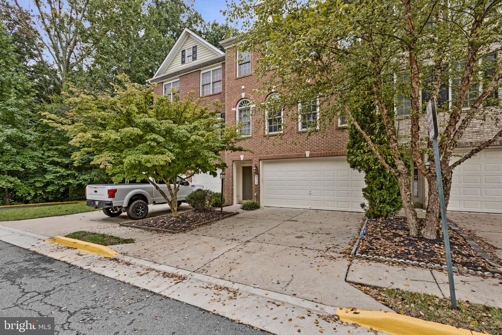 8313 DOCKRAY COURT