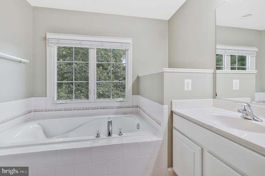 8313 DOCKRAY COURT