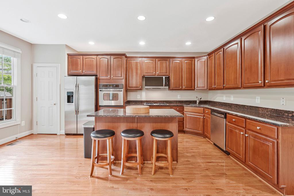8313 DOCKRAY COURT