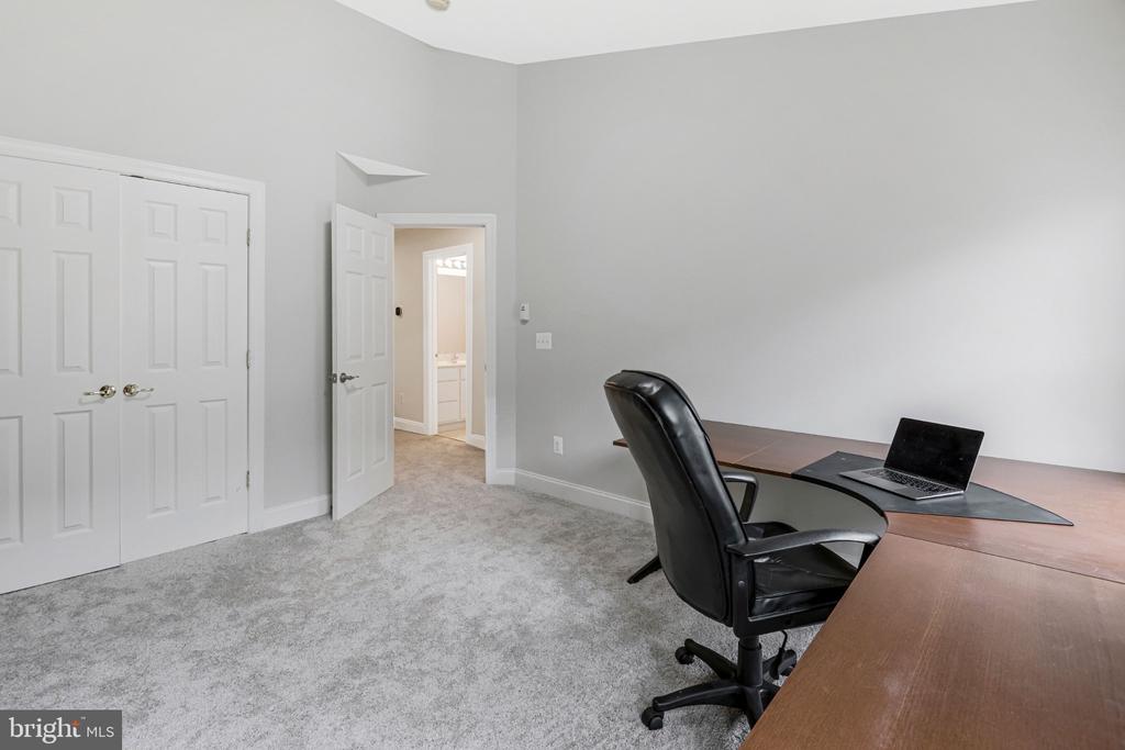 8313 DOCKRAY COURT