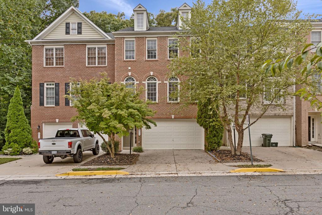 8313 DOCKRAY COURT