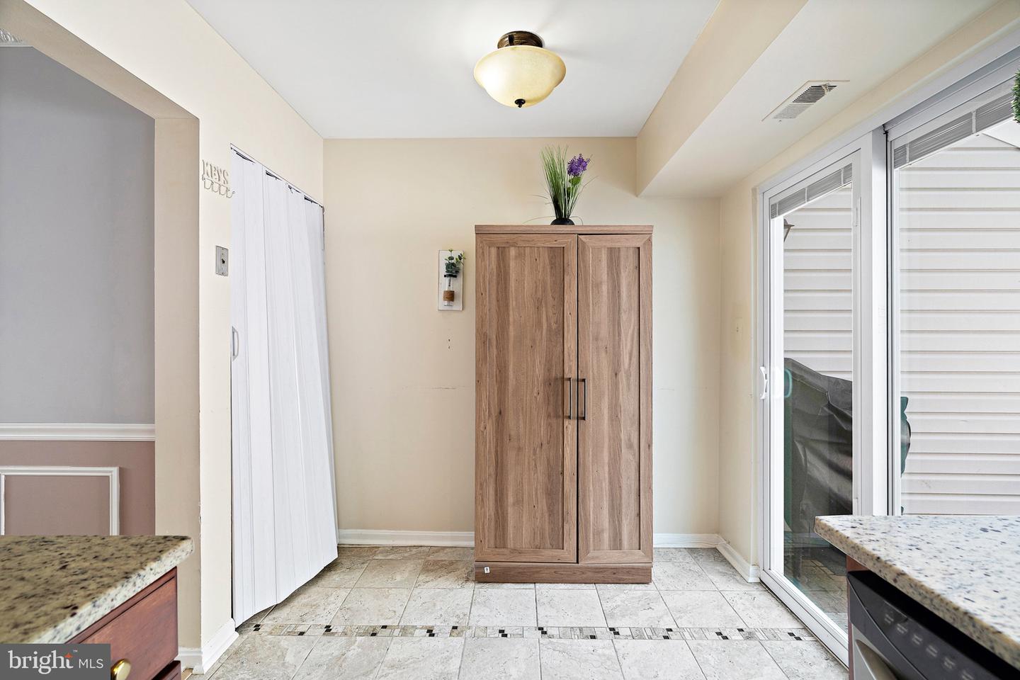 116 Saint Charles Sq
