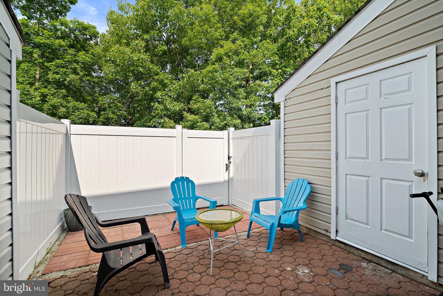 116 Saint Charles Sq