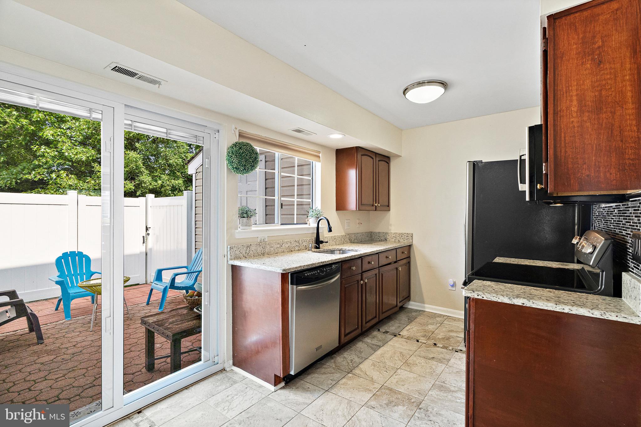 116 Saint Charles Sq