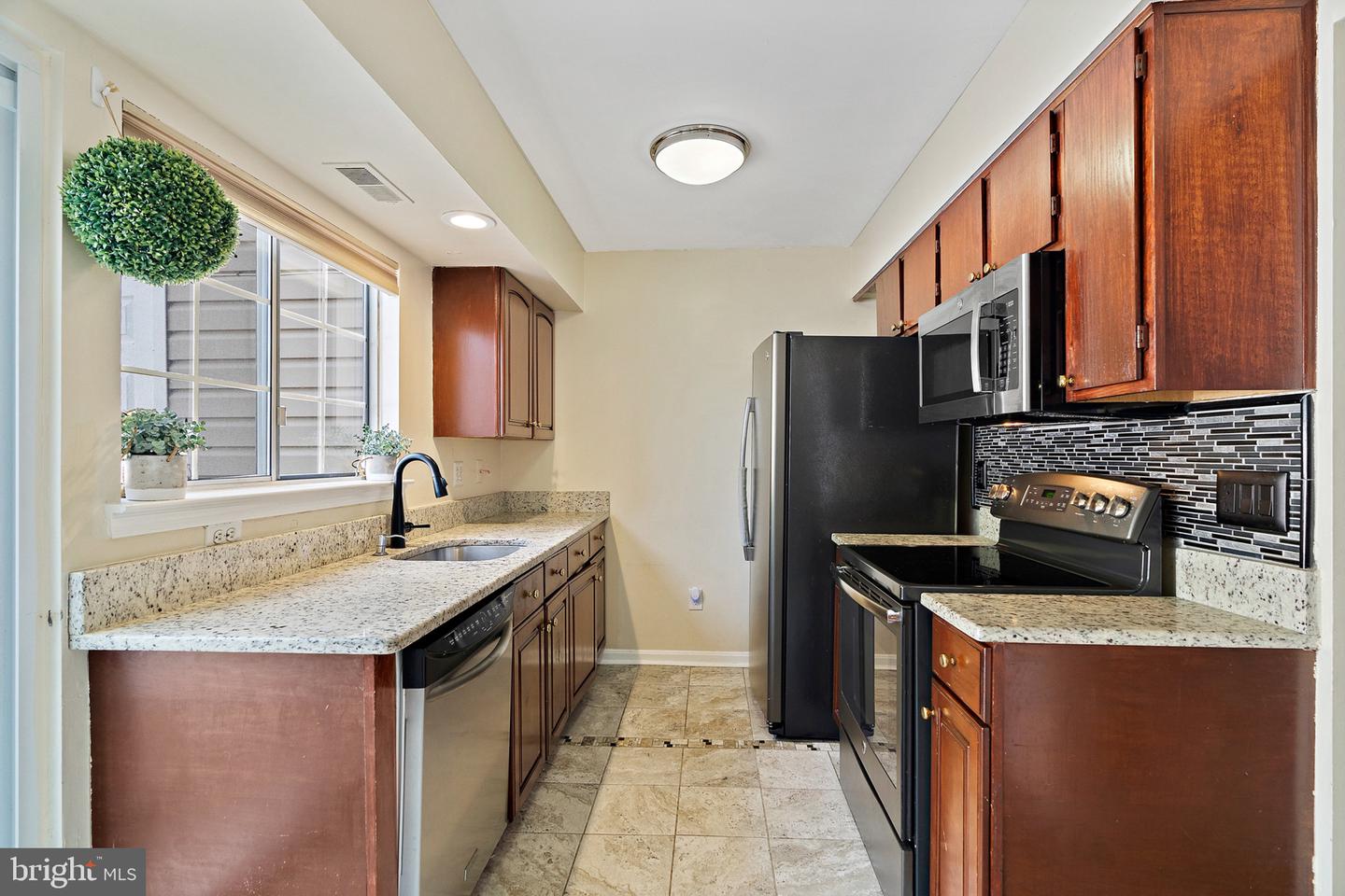 116 Saint Charles Sq