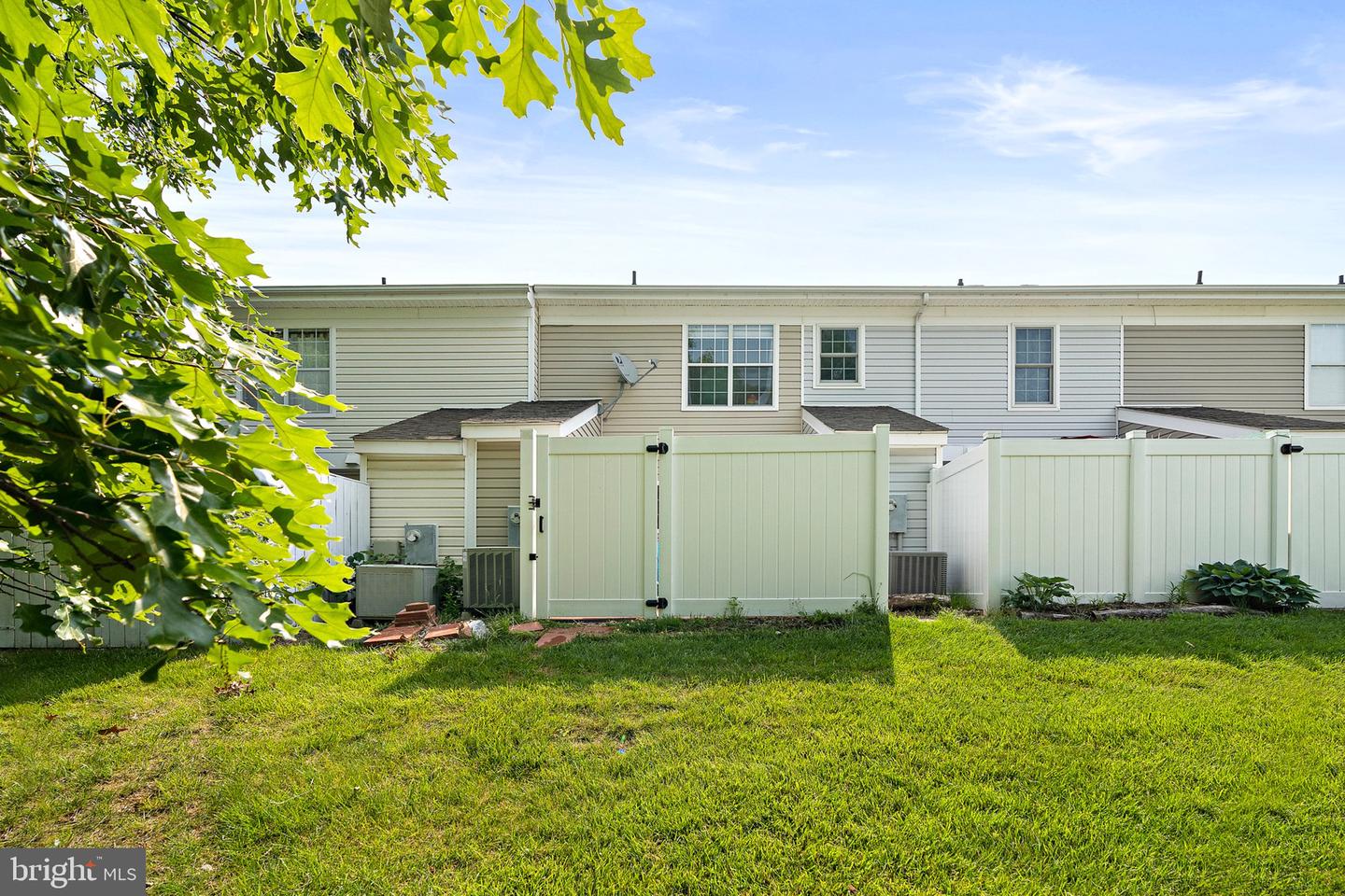 116 Saint Charles Sq