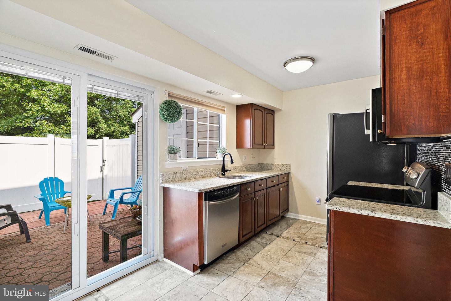 116 Saint Charles Sq