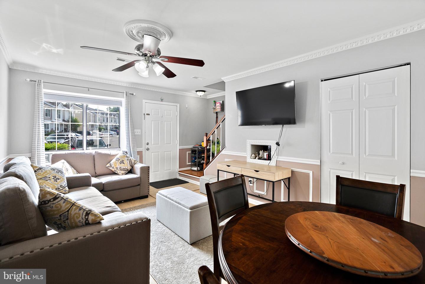 116 Saint Charles Sq