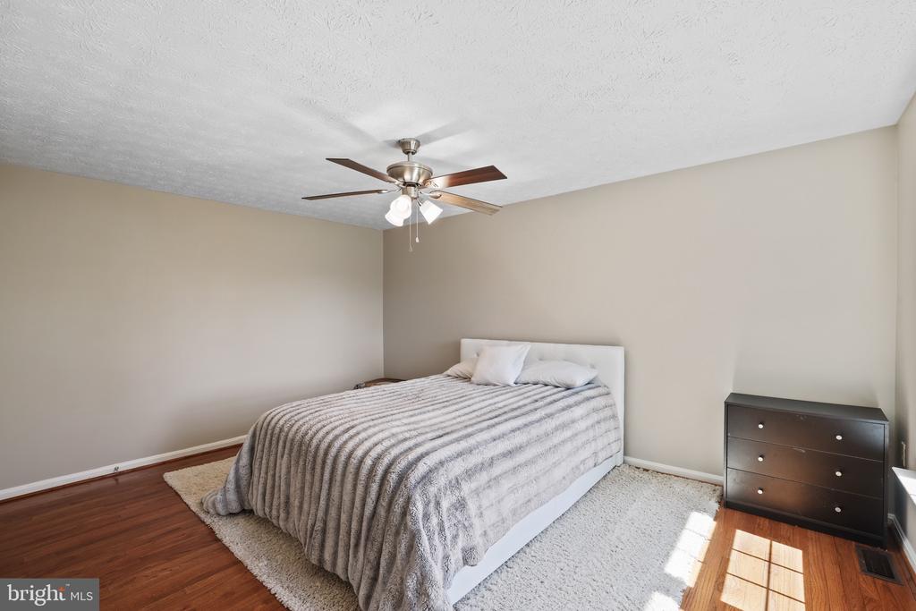 1003 Nelson Ct NE