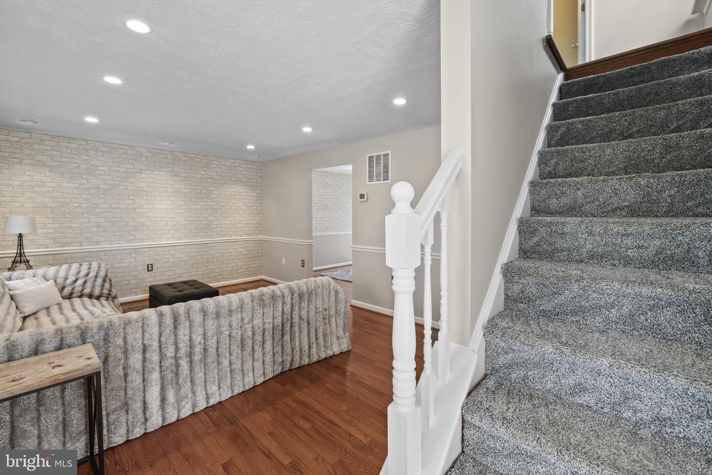 1003 Nelson Ct NE