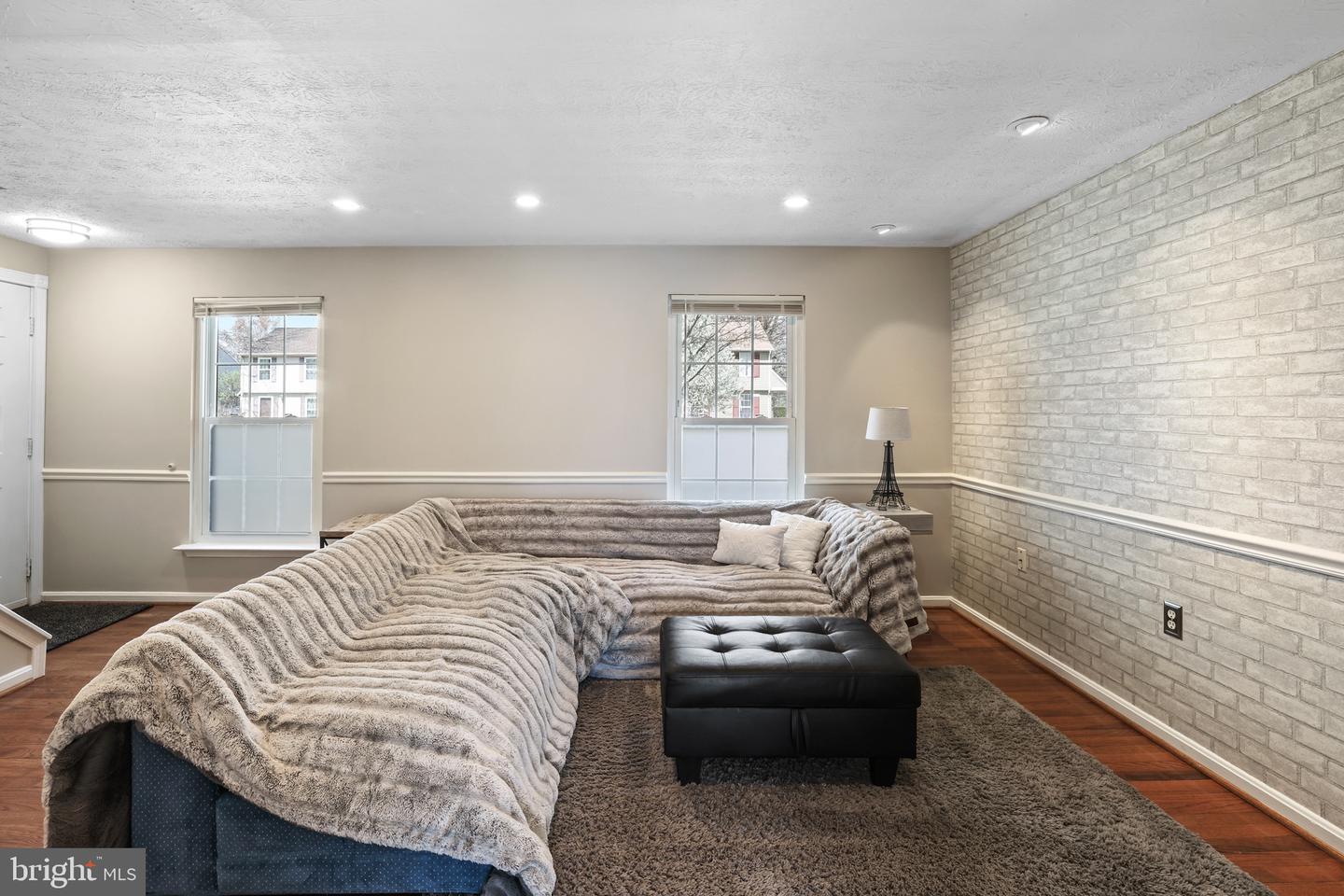 1003 Nelson Ct NE