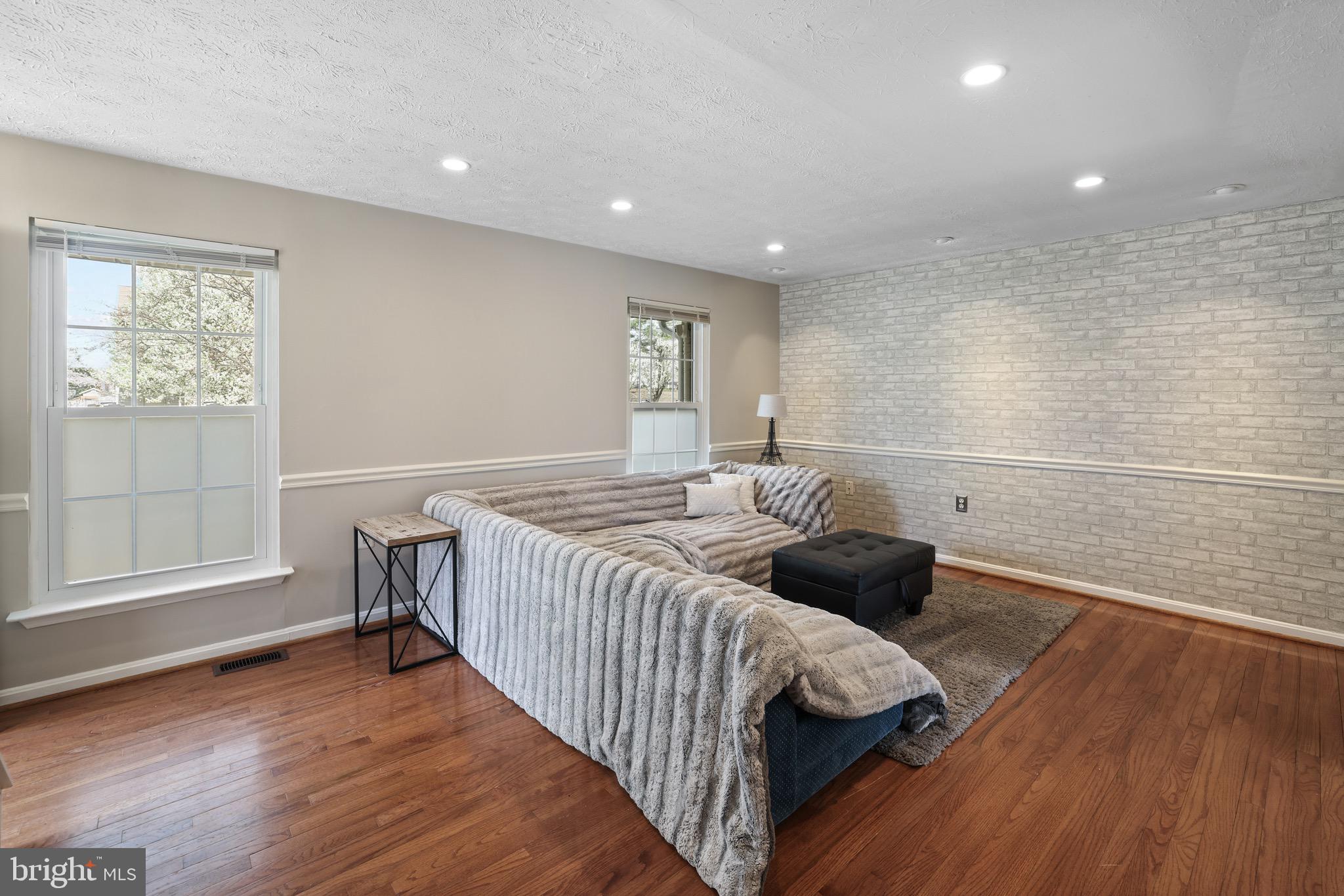 1003 Nelson Ct NE