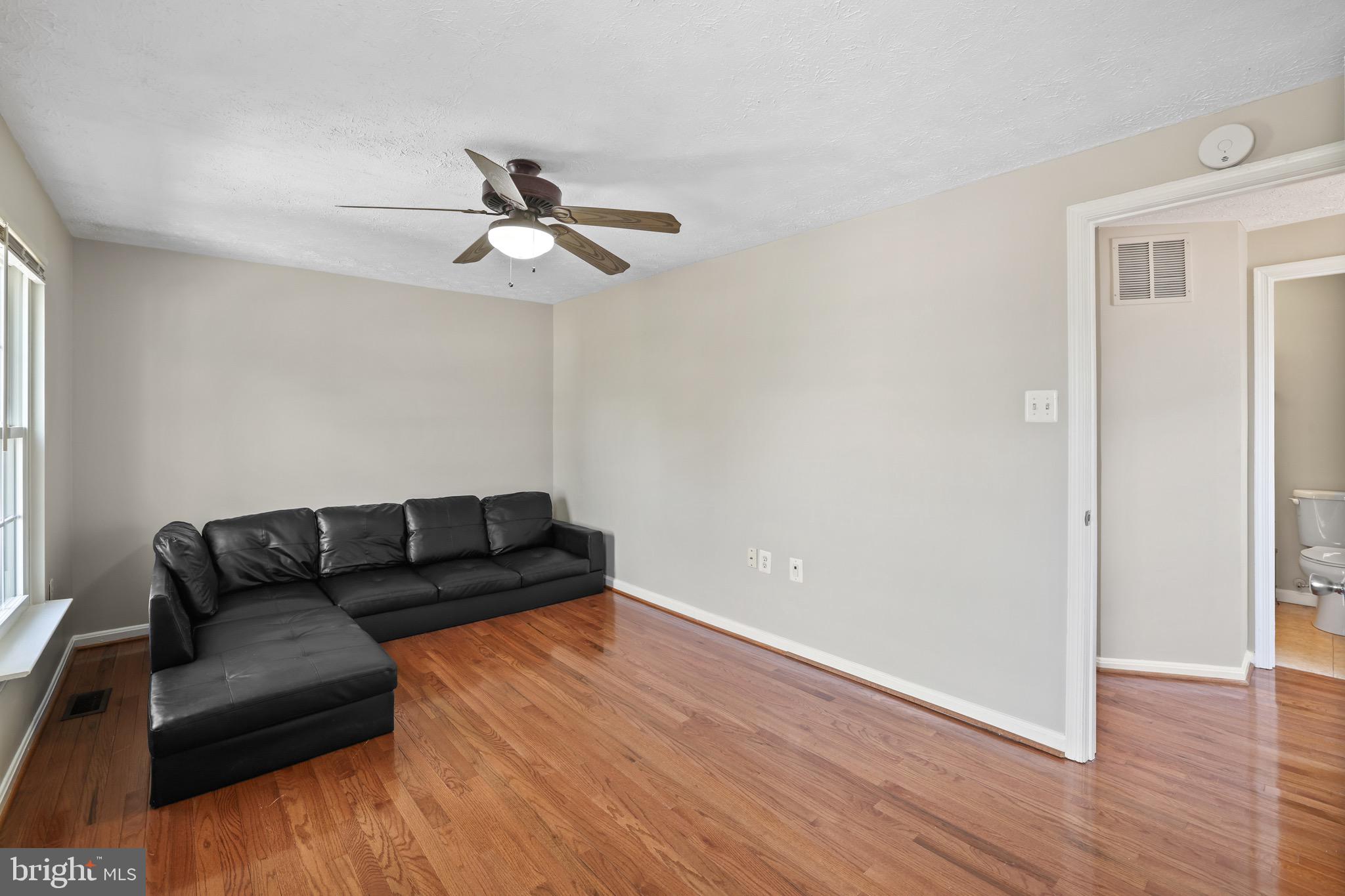 1003 Nelson Ct NE