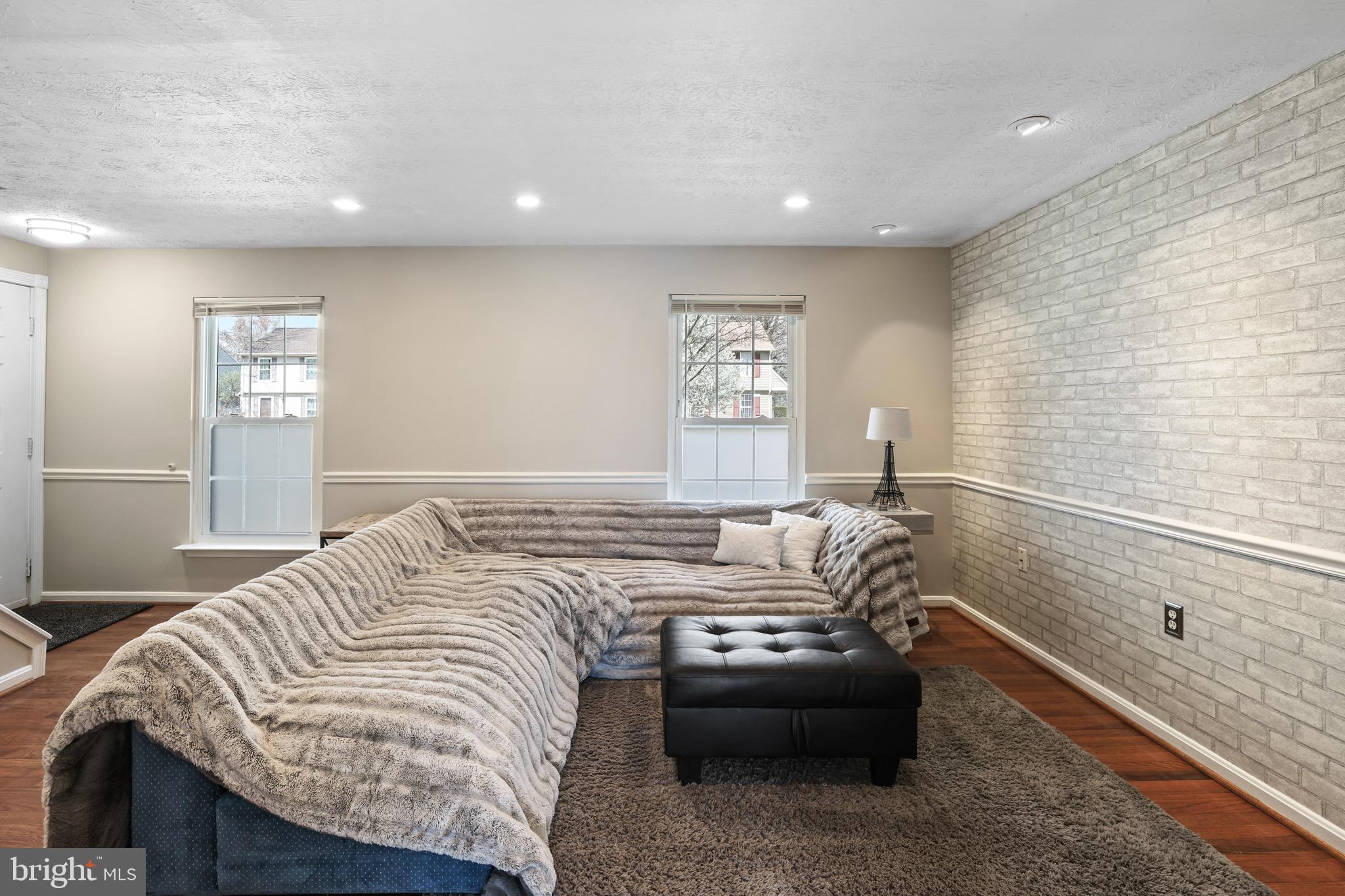 1003 Nelson Ct NE