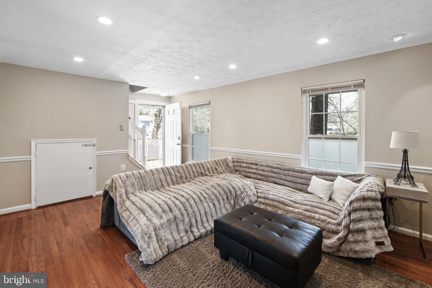 1003 Nelson Ct NE