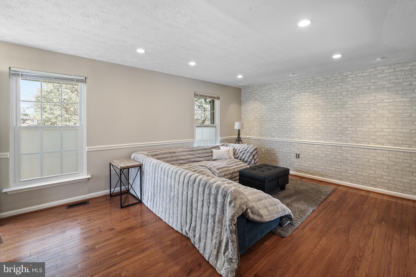 1003 Nelson Ct NE