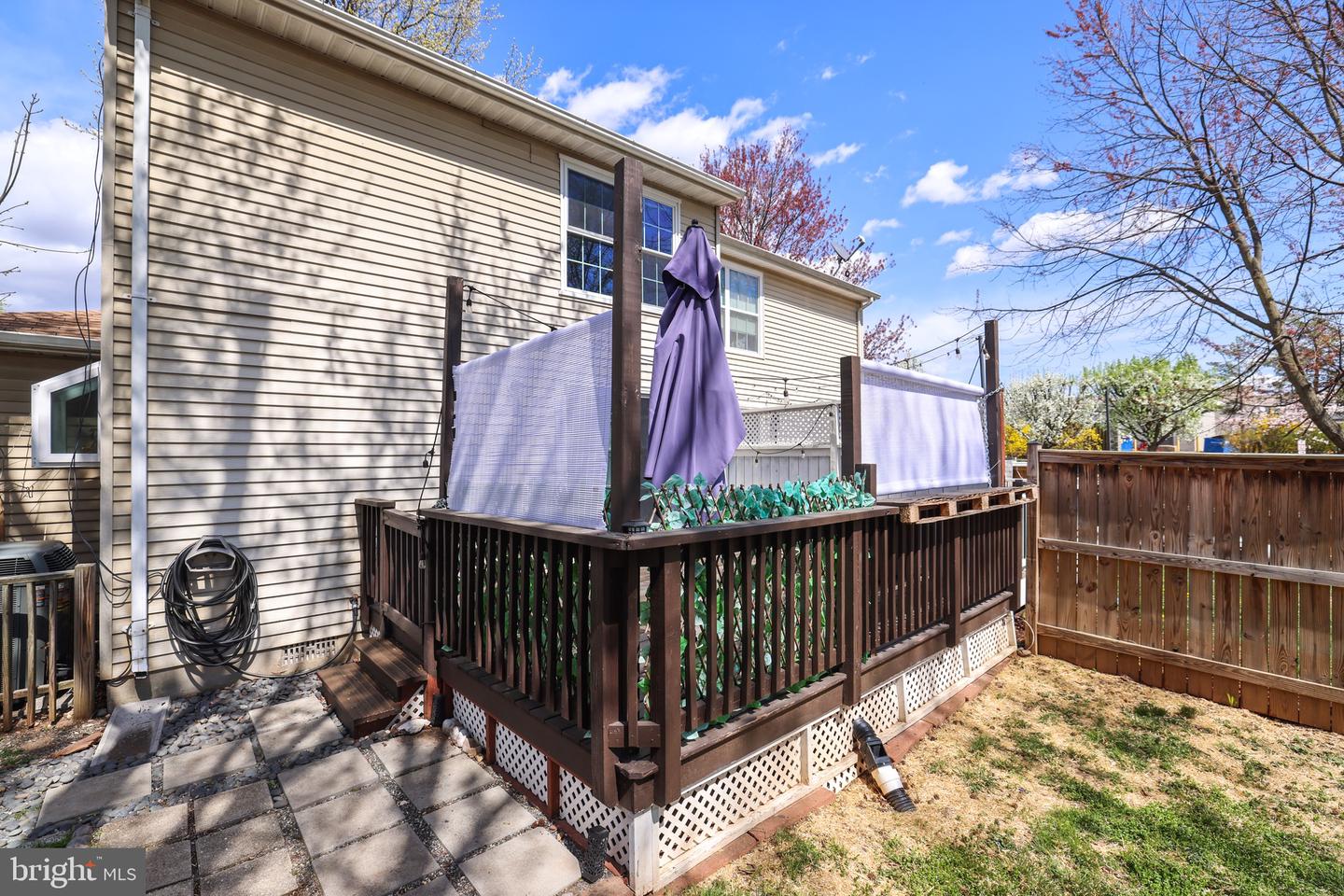 1003 Nelson Ct NE