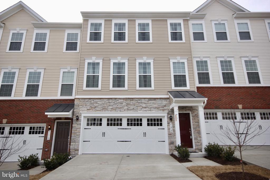 21517 WILLOW BREEZE SQ