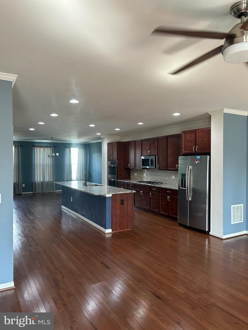21517 WILLOW BREEZE SQ