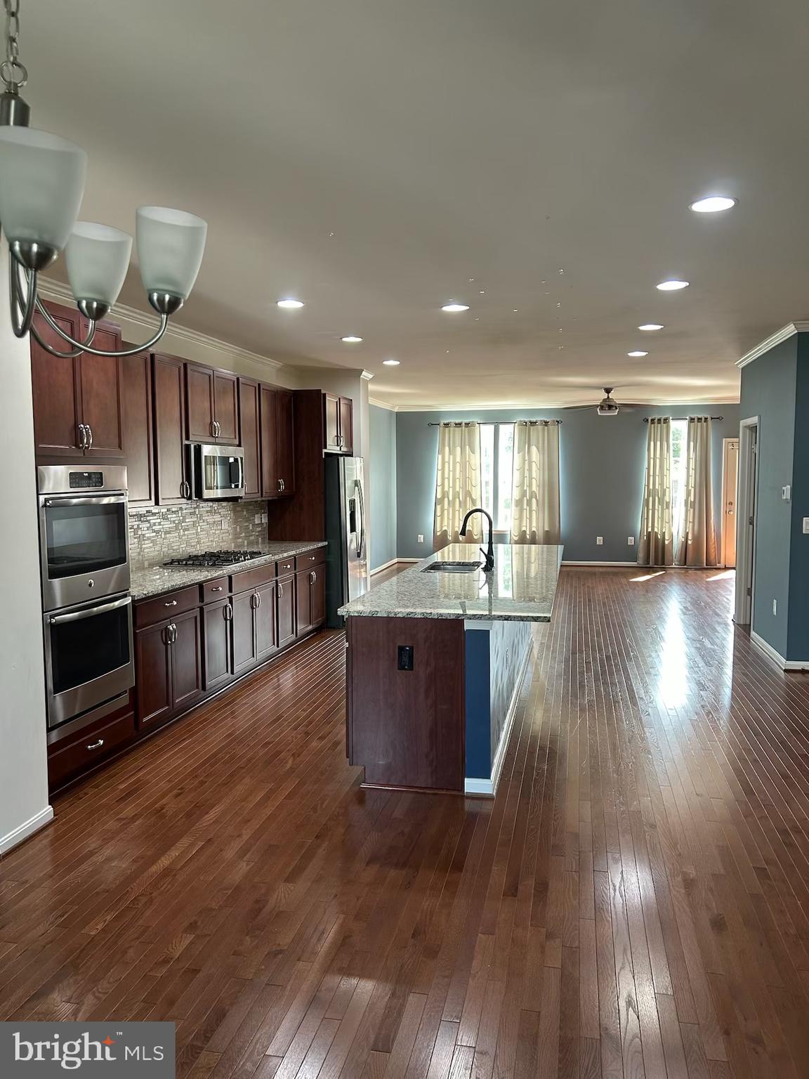 21517 WILLOW BREEZE SQ