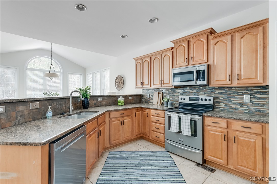 7812 Hampton Manor Ct