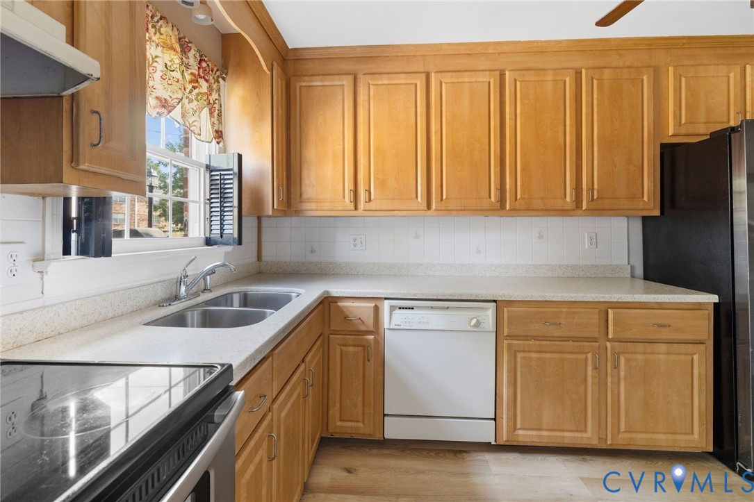 2218 Kingsbrook Dr