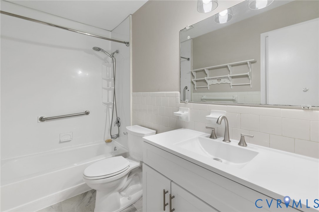 2218 Kingsbrook Dr