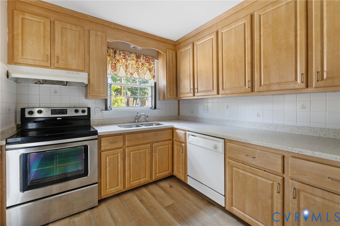 2218 Kingsbrook Dr