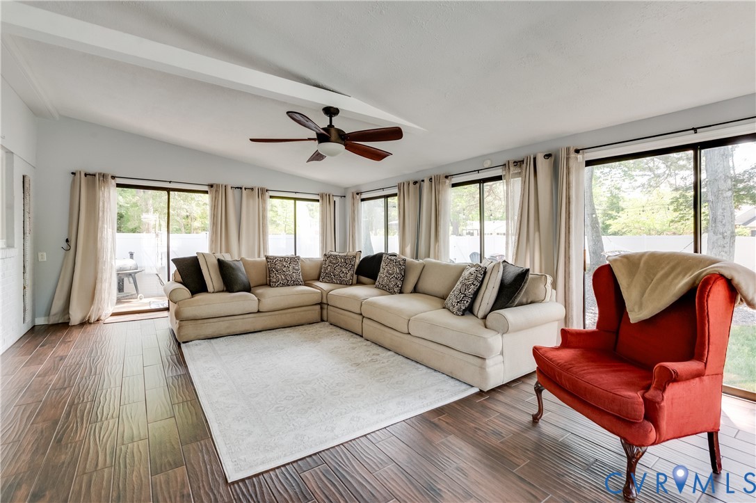 9513 Skyview Dr