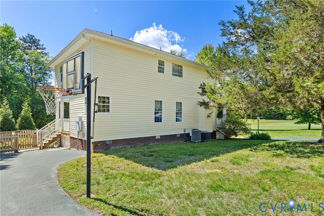 8136 Warriner Rd