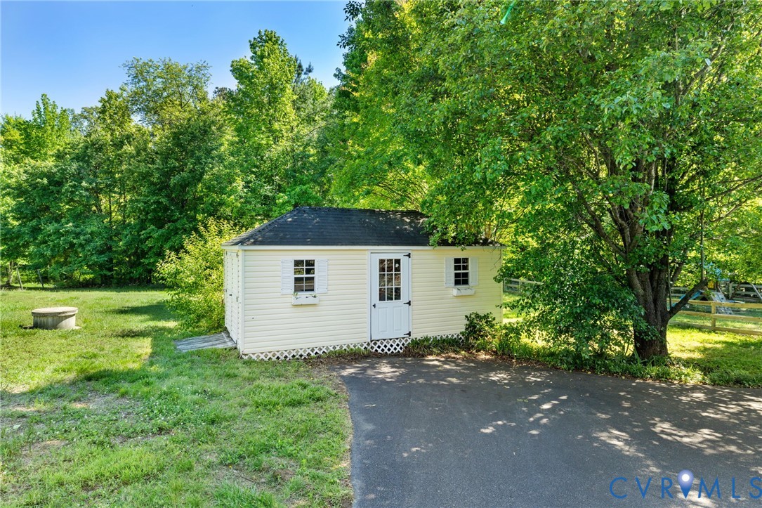 8136 Warriner Rd